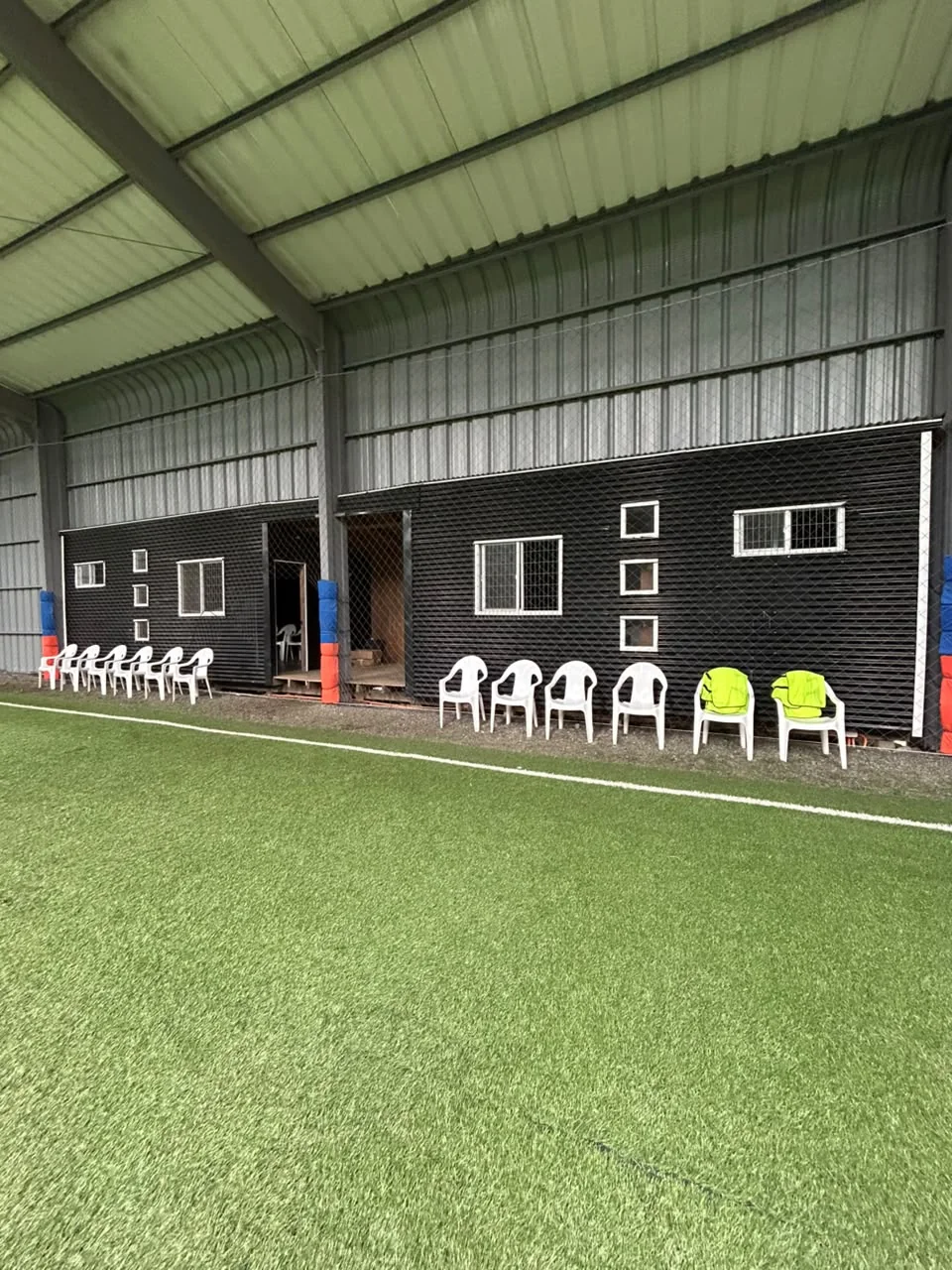 Cancha de fútbol 7 techada en Club Bahía Sports