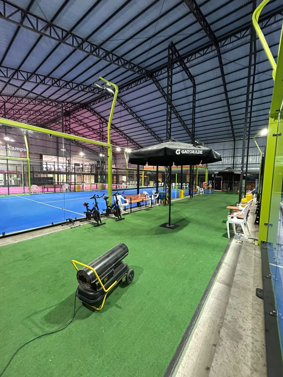 Sector de canchas de pádel de Club Bahía Sports