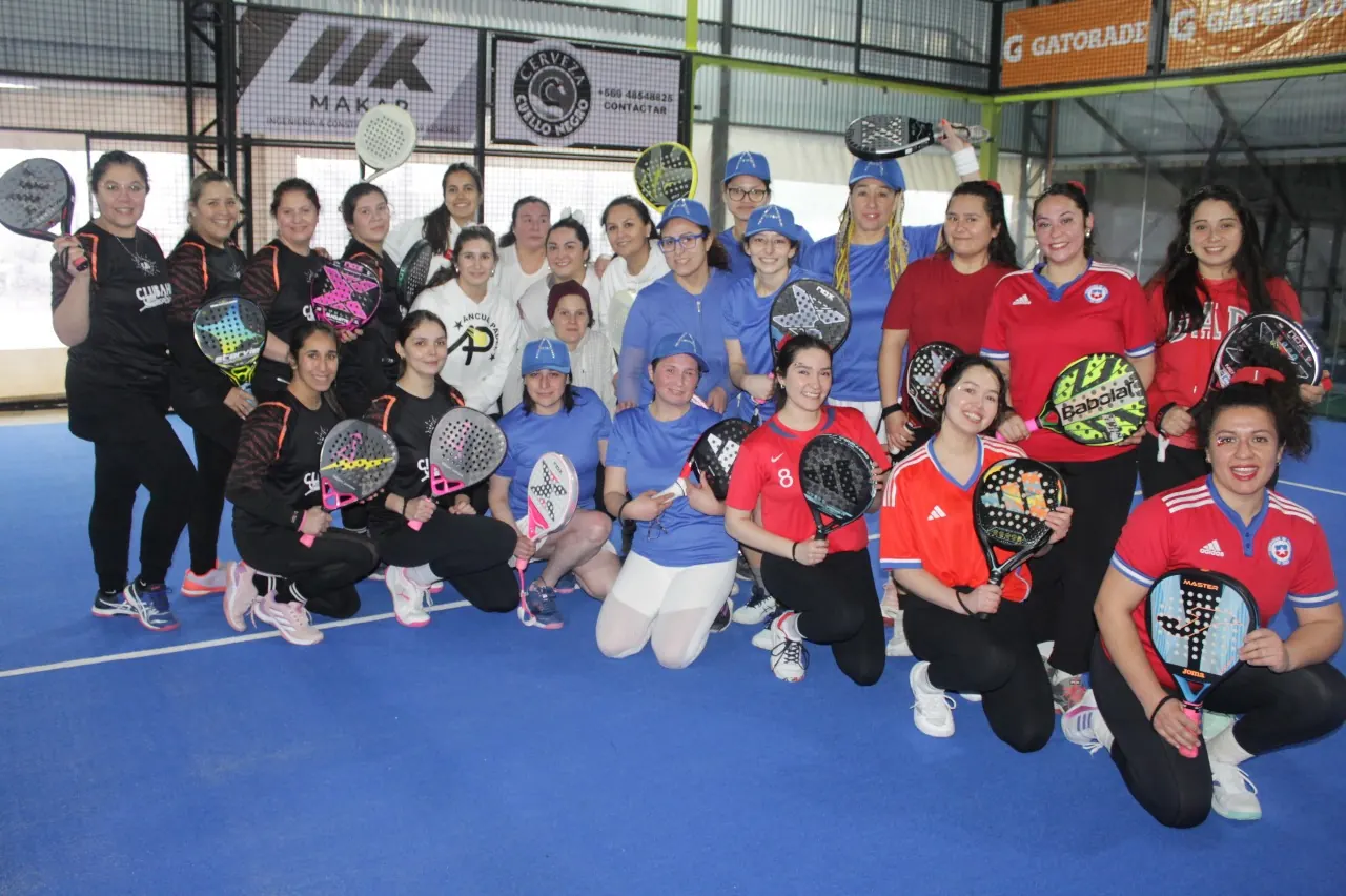Momento de Pincoyas Pádel en Club Bahía Sports